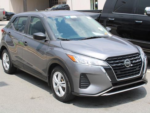 Used 2021 Nissan Kicks S FWD image 2