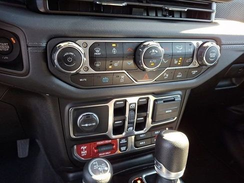 Certified 2025 Jeep Wrangler Unlimited Rubicon 4xe w/ Safety Group AWD/4WD image 19