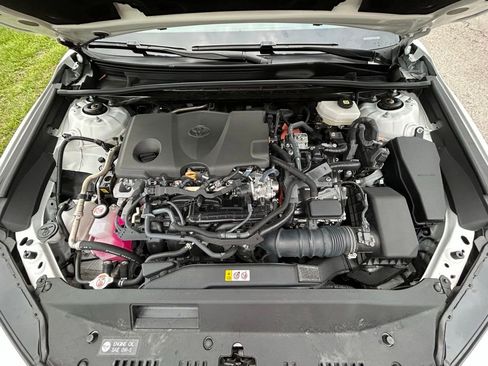 Used 2025 Toyota Camry SE FWD image 12
