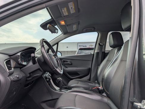 Used 2018 Chevrolet Trax LT w/ LT Convenience Package image 10