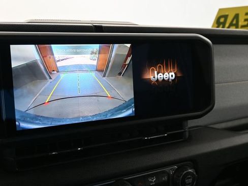 Used 2025 Jeep Wrangler Sport S image 28