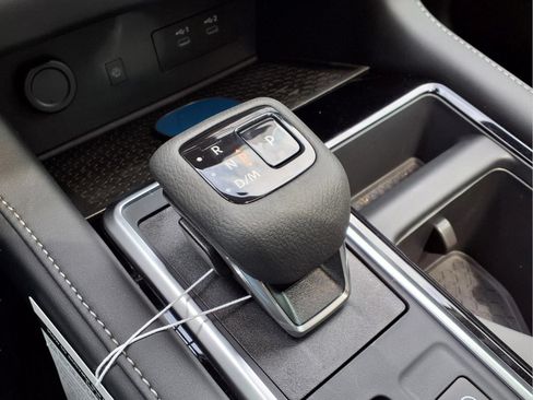 New 2026 Nissan Pathfinder SV w/ SV Premium Package FWD image 20