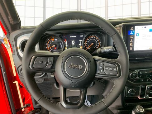 Used 2025 Jeep Wrangler Sport S image 16