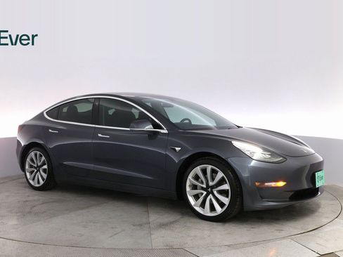 Used 2019 Tesla Model 3 Standard Range Plus image 5