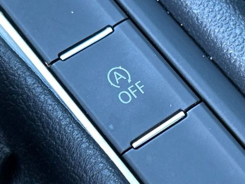 Used 2022 Volkswagen Taos SE image 30