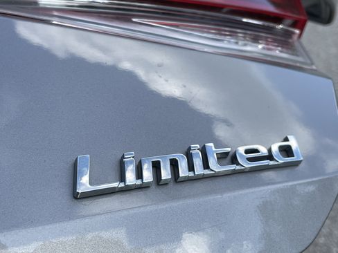 Used 2023 Hyundai Elantra Limited image 9