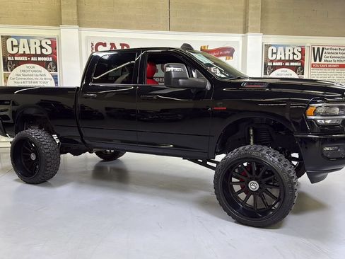Used 2024 RAM 2500 Big Horn w/ Night Edition AWD/4WD image 4