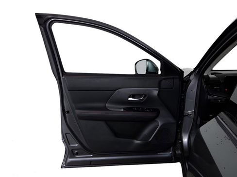 Used 2025 Nissan Kicks SR image 29