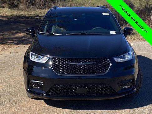 New 2026 Chrysler Pacifica Select w/ S Appearance Package FWD image 2