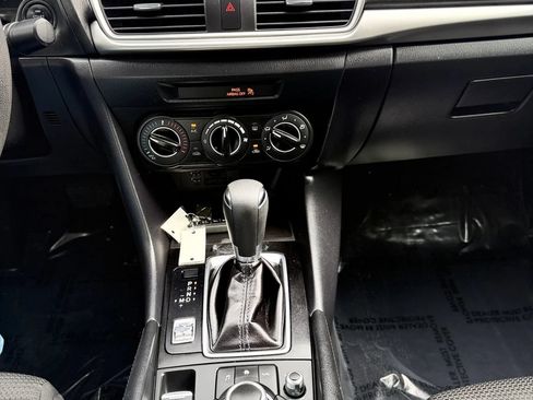 Used 2018 MAZDA MAZDA3 Sport w/ Preferred Equipment Package FWD image 21