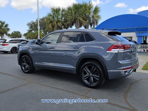 Used 2021 Volkswagen Atlas Cross Sport SE w/ Panoramic Sunroof Package image 3