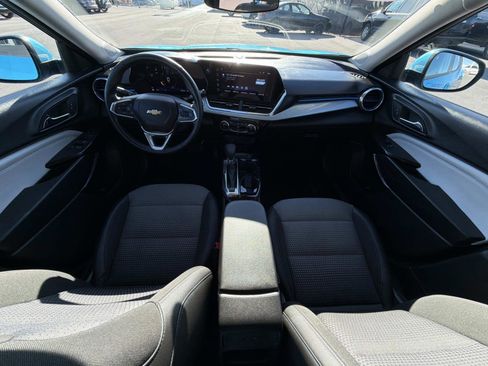 Certified 2025 Chevrolet Trax LT w/ Driver Confidence Package image 2