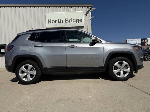 Used 2018 Jeep Compass Latitude w/ Cold Weather Group AWD/4WD image 25