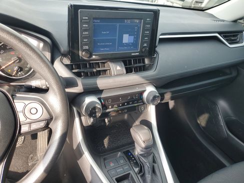 Used 2021 Toyota RAV4 XLE image 19