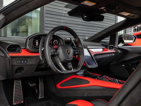 Used 2026 Lamborghini Revuelto AWD/4WD image 41