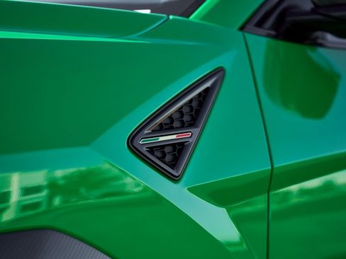 Used 2024 Lamborghini Urus Performante image 10