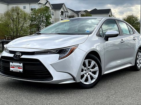 Used 2024 Toyota Corolla LE image 1