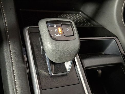 Used 2024 Nissan Pathfinder SL image 16