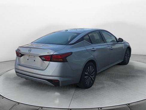 Used 2024 Nissan Altima 2.5 SV image 5