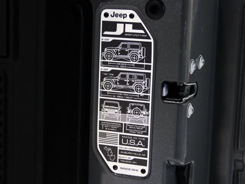 Used 2022 Jeep Wrangler Unlimited Sahara w/ Cold Weather Group image 20