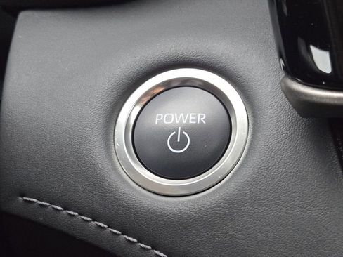 Used 2025 Toyota Highlander XLE image 23