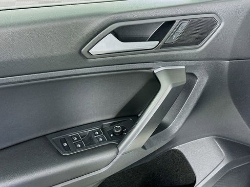 Used 2021 Volkswagen Tiguan SE w/ Panoramic Sunroof Package FWD image 23