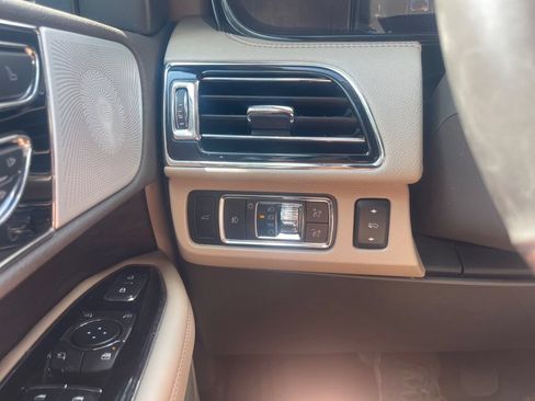 Used 2023 Lincoln Navigator L Reserve AWD/4WD image 18