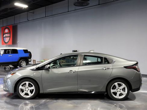 Used 2017 Chevrolet Volt LT w/ Comfort Package FWD image 4