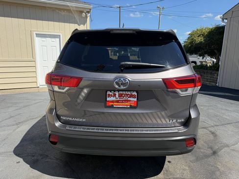 Used 2019 Toyota Highlander Plus AWD/4WD image 12
