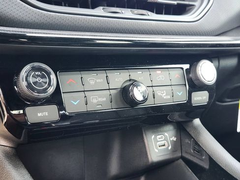 New 2026 Jeep Compass Limited w/ Sun, Sound & Navigation Group AWD/4WD image 23