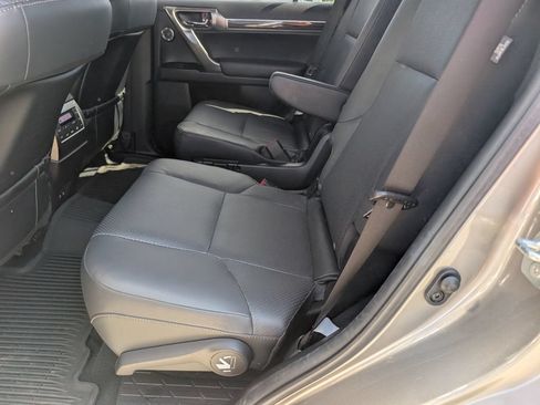 Used 2023 Lexus GX 460 Luxury w/ Sport Design Package AWD/4WD image 13