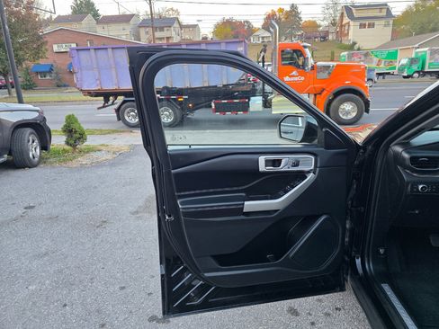 Used 2022 Ford Explorer Limited w/ Hybrid Equipment Group 310A image 10