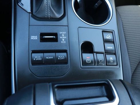 Used 2024 Toyota Highlander LE image 19