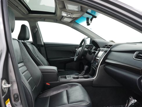 Used 2016 Toyota Camry XLE w/ Moonroof Package FWD image 11