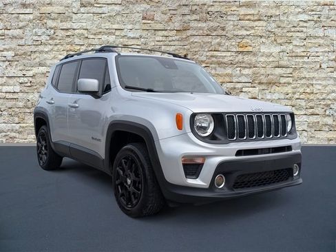 Used 2021 Jeep Renegade Latitude w/ Convenience Group AWD/4WD image 2