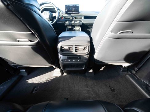 Used 2024 Honda Pilot Touring image 22