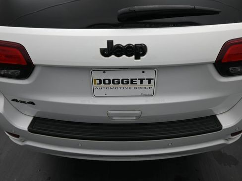 Used 2020 Jeep Grand Cherokee Altitude AWD/4WD image 10