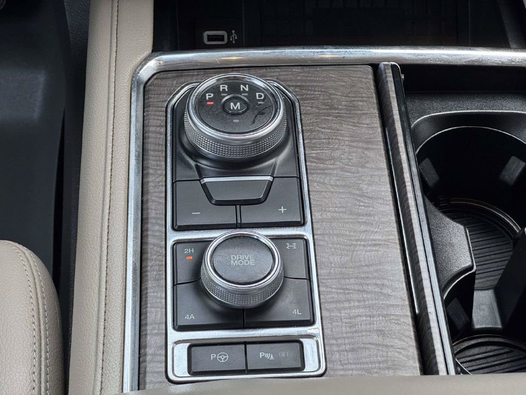 Used 2018 Ford Expedition Limited w/ Equipment Group 302A AWD/4WD image 6