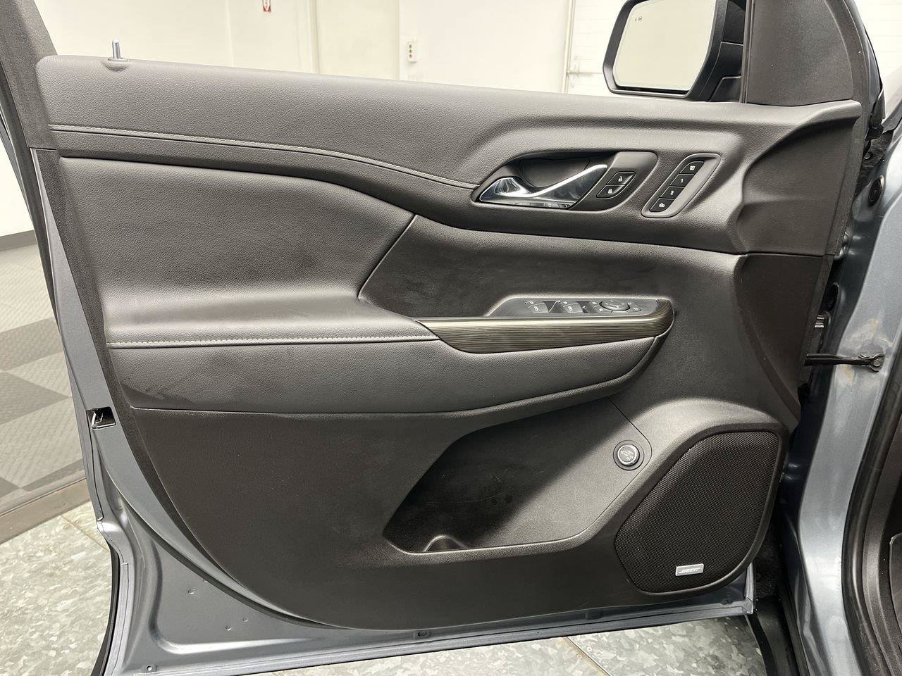 Certified 2022 GMC Acadia SLT w/ Elevation Edition AWD/4WD image 9