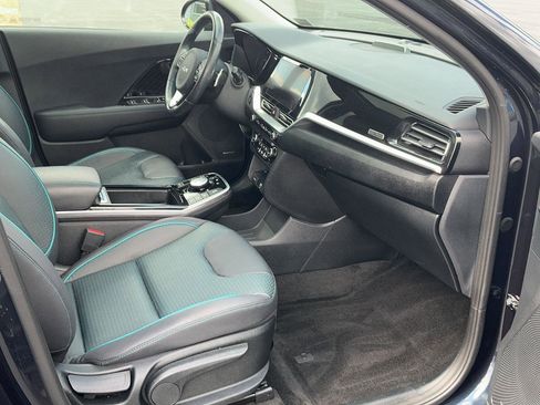 Used 2022 Kia Niro EX Premium w/ Cold Weather Package FWD image 23