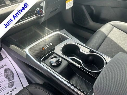 New 2026 Chevrolet Equinox LT w/ Convenience Package II FWD image 26