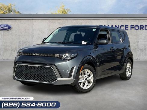 Used 2023 Kia Soul LX w/ LX Technology Package image 1