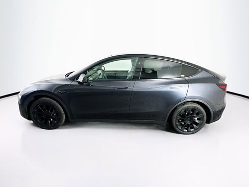 Used 2024 Tesla Model Y Long Range AWD/4WD image 4