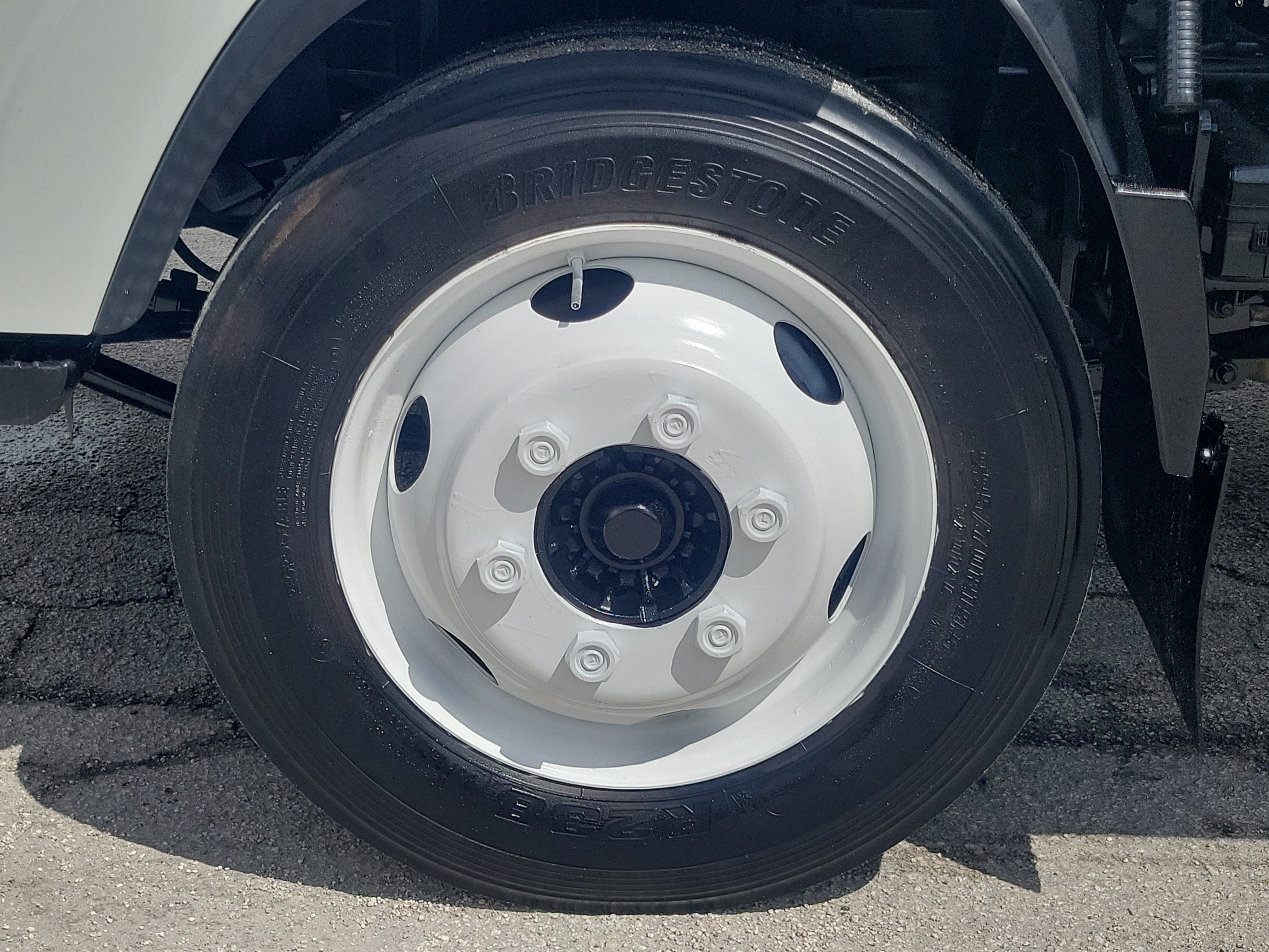 Used 2018 Isuzu NPR RWD image 10