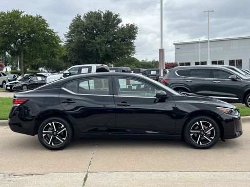 Used 2024 Nissan Sentra SV FWD image 3
