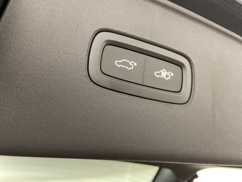 Used 2025 Volvo EX90 Ultra AWD/4WD image 48