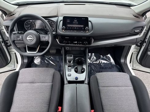 Used 2023 Nissan Rogue SV image 9