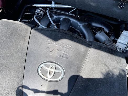 Used 2018 Toyota Highlander XLE AWD/4WD image 35