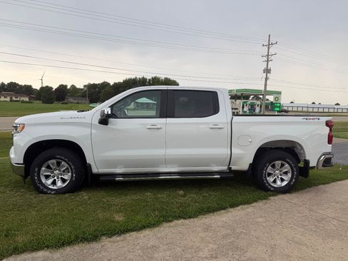 Used 2023 Chevrolet Silverado 1500 LT AWD/4WD image 4