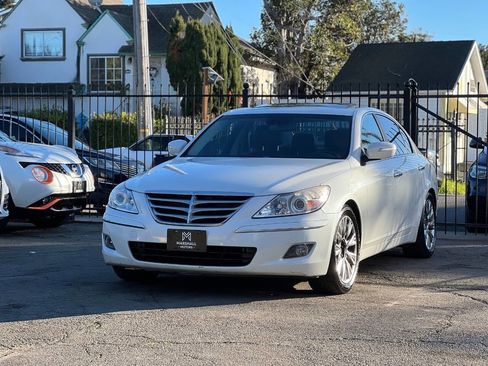 Used 2009 Hyundai Genesis 3.8 w/ Technology Pkg 4 image 3